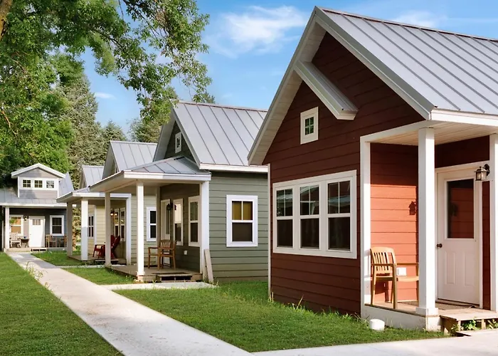 The Theatre District Of Okoboji - The Backstage Cottage