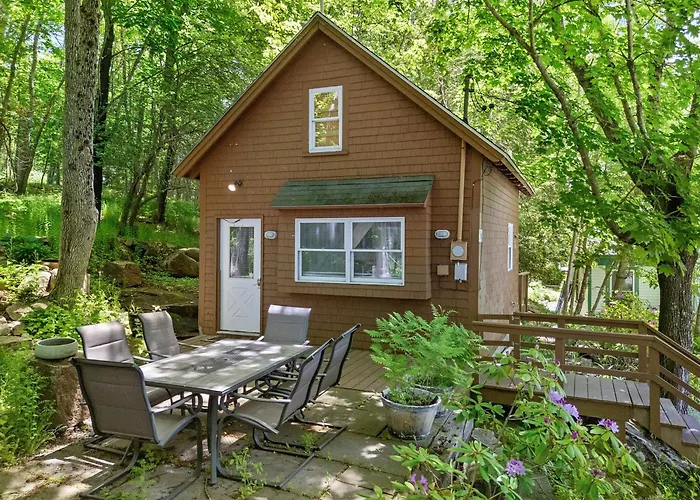 Two-Level Unit W/ Patio, Deck, Firepit, Private Washer/ Dryer, And Free Wifi
