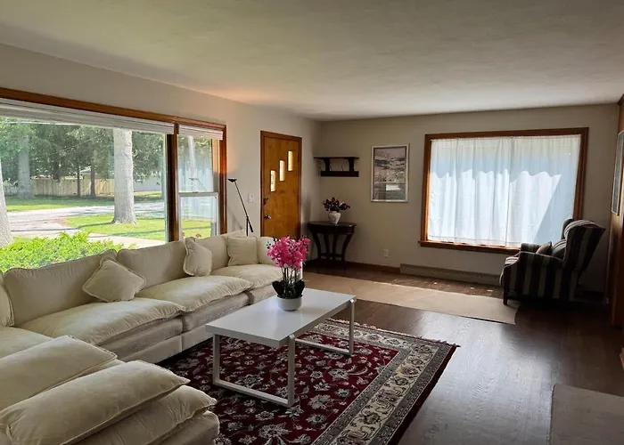 Beautiful 2 Bedroom House In Michigan City