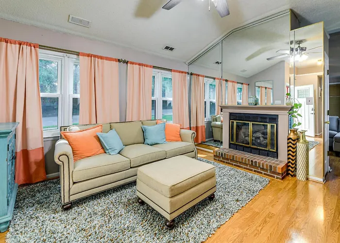7 Mi To Camp Lejeune! Family Gem Near Golf & Shops