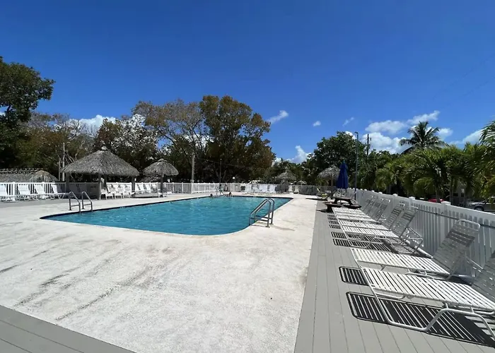 New Tiny Home Paddle Boards, Kayaks, Pool, Marina