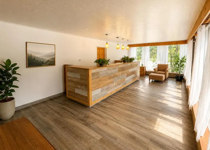 Frontier Lodge