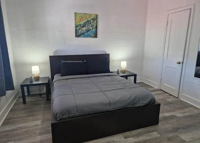 Nice 1 Bedroom Apartment In Sunny Days Motel 3