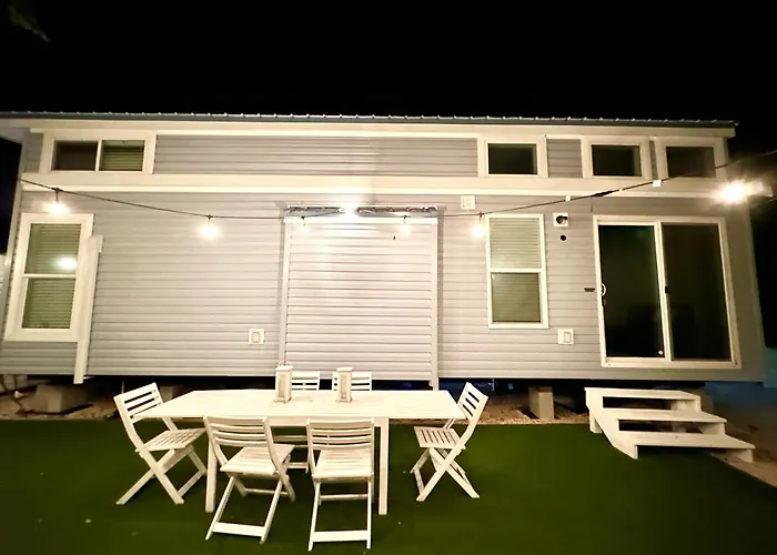 New Tiny Home Paddle Boards, Kayaks, Pool, Marina