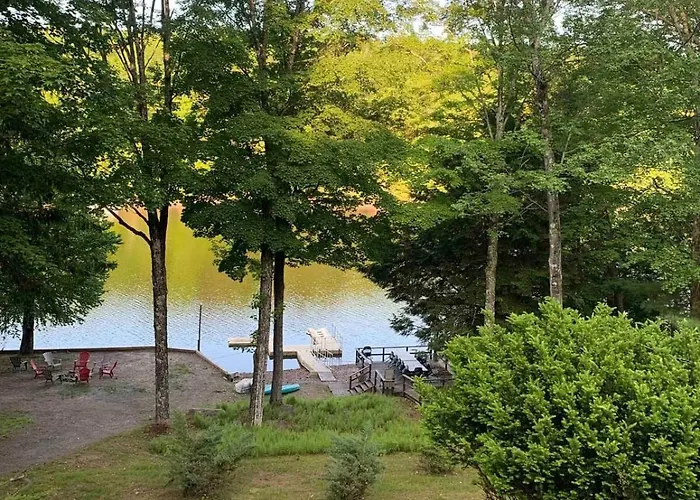 Lakefront Mid-Century Modern 4 Bedroom Home