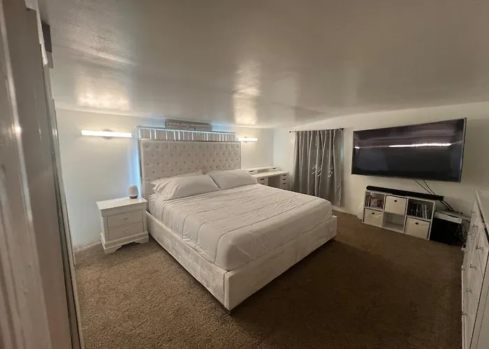 Your Cozy 5Br Family Home