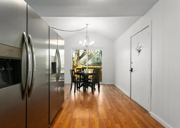 Beautiful 5 Bedroom Home 75