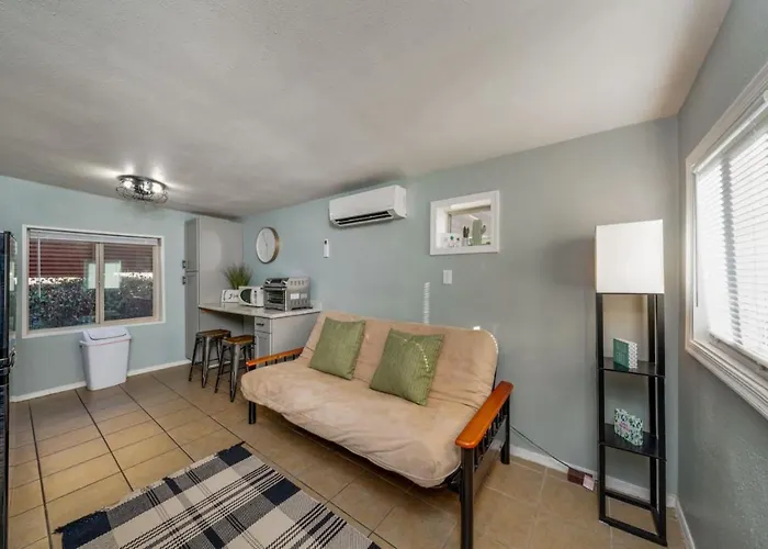 Casita, 1 Bedroom 1 Ba, Near U Of A, Fully Fenced