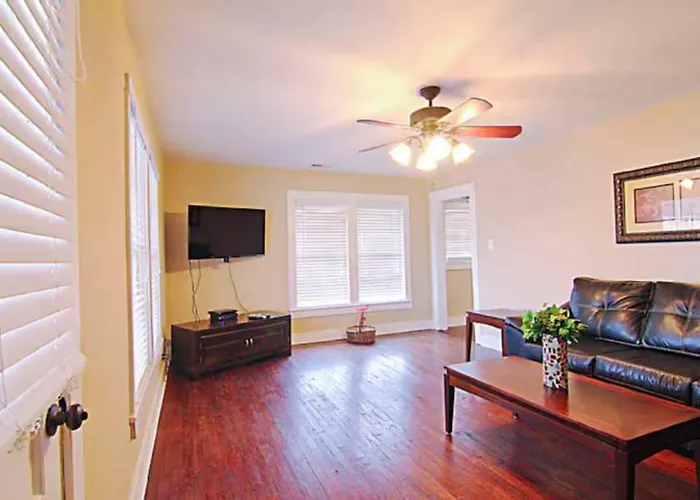 Downtown Florence Condo Pet Friendly Near Attractions