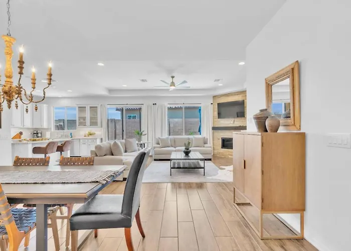 Design Dream, 4 Bedroom 3 Ba, Garage, Mountain Views
