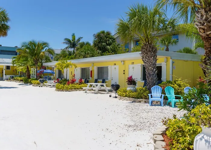 A Tropical Breeze Beach Club - Anna Maria Island