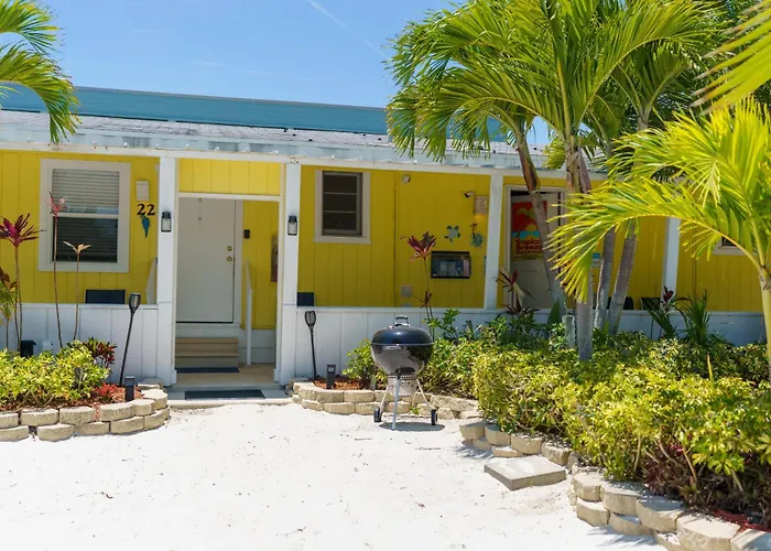 A Tropical Breeze Beach Club - Anna Maria Island