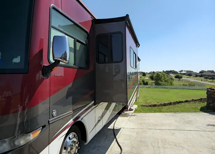 Luxury Motorhome With Hot Tub And Pool