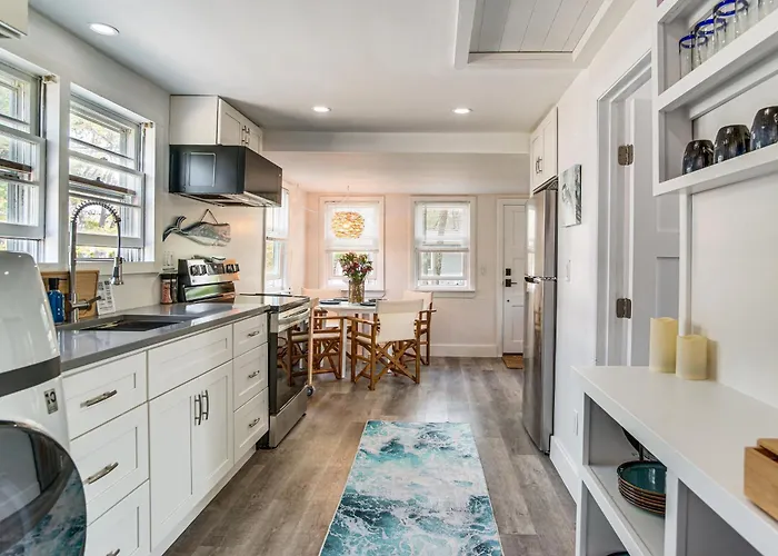 Periwinkle: Gateway To Cape Cod Coastal Cottage
