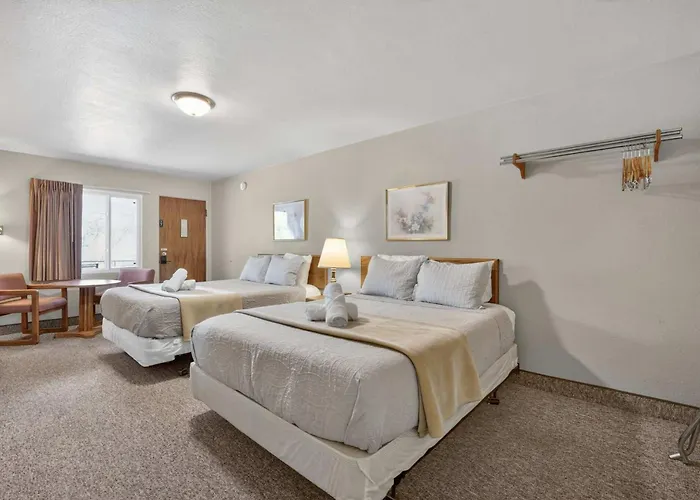 Eagle Motel Suite 110