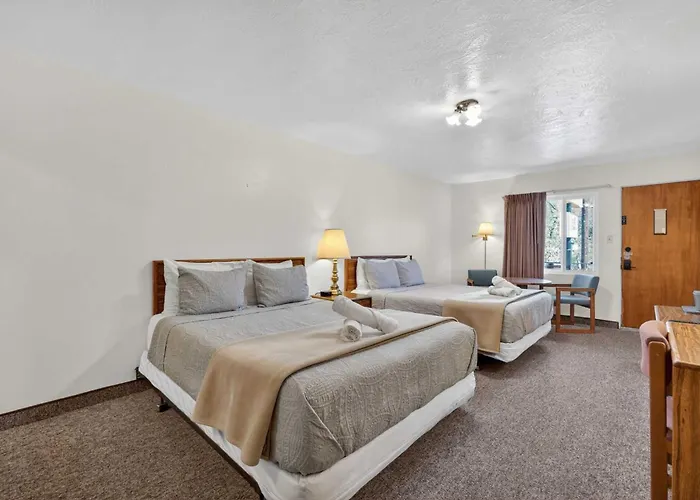 Eagle Motel Suite 108