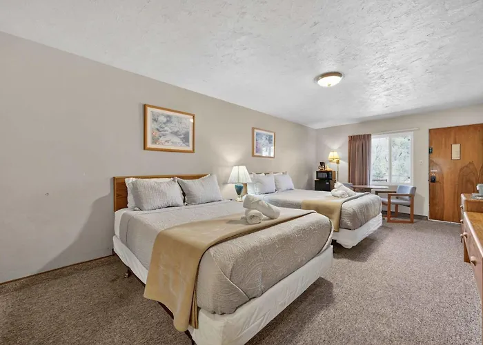 Eagle Motel Suite 111