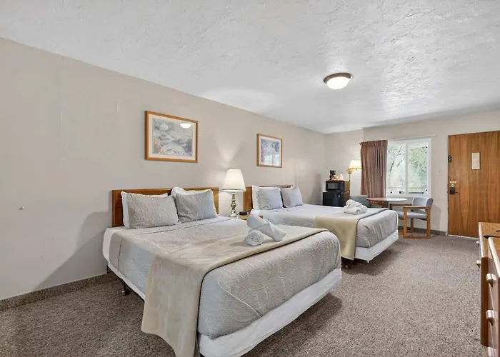 Eagle Motel Suite 114
