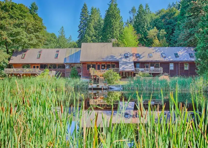 Gig Harbor Log Estate W/ Classic Cars & Game Room!