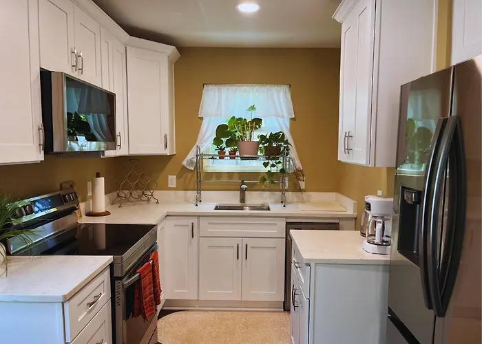 Cozy Pet Friendly Decatur Guesthouse 2 Full Bath With 2 Car Garage
