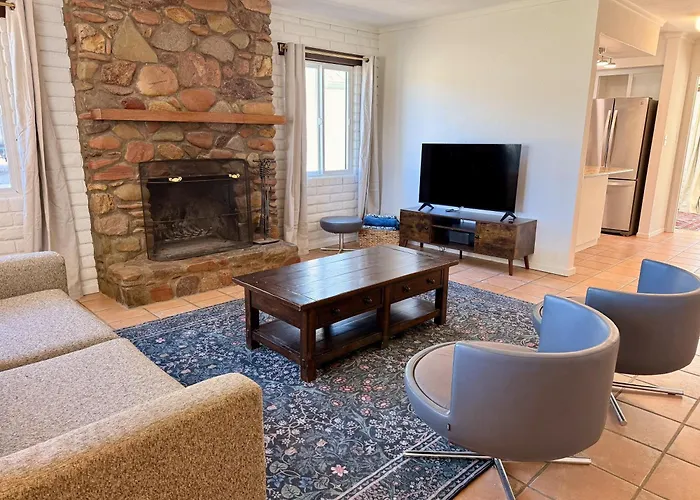 Peaceful Family Friendly Home With Fire Pit & Volleyball Court