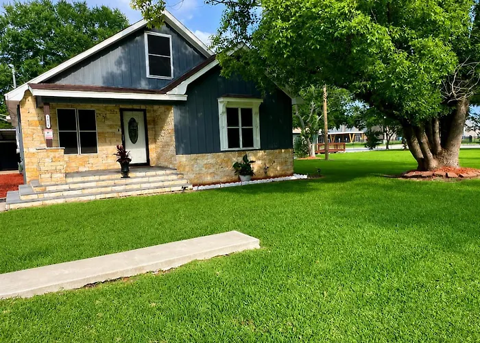 Ruby On Jade Modern Ranch With Amazing Patio