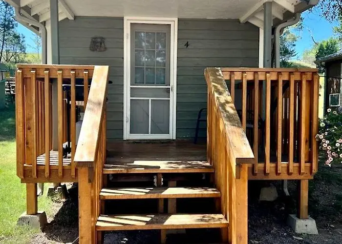 Quaint Studio Cabin Ideal For Couples In South Dakota