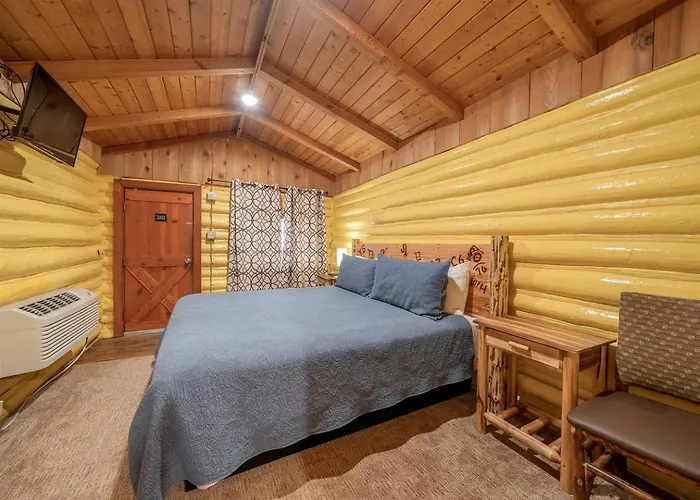 Cute Log Cabin For A Cozy Couples Retreat Near Yellowstone In Ashton, Idaho