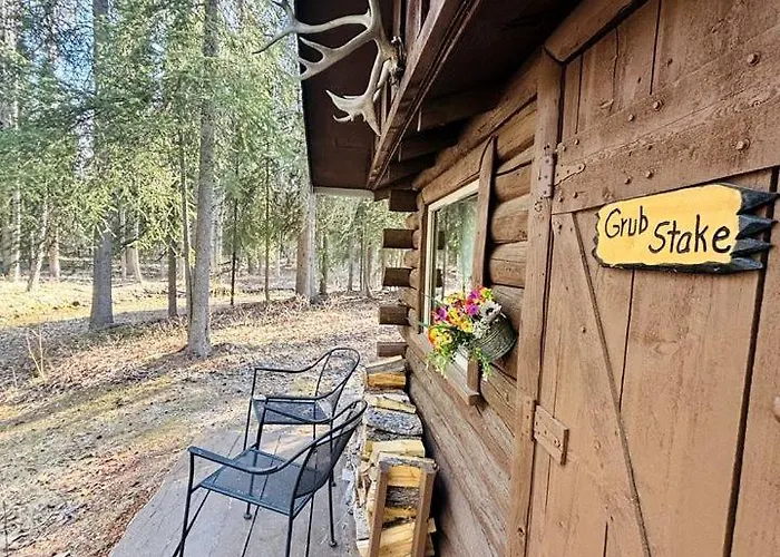 Historic Cozy Off-Grid Cabin With Creekside Steam Sauna Near Log Cabin Creek, Tok, Alaska