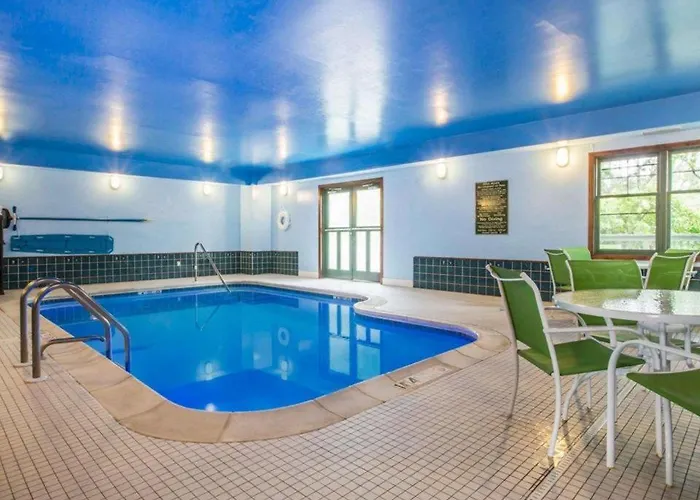 Hotel Glens Falls / Lake George