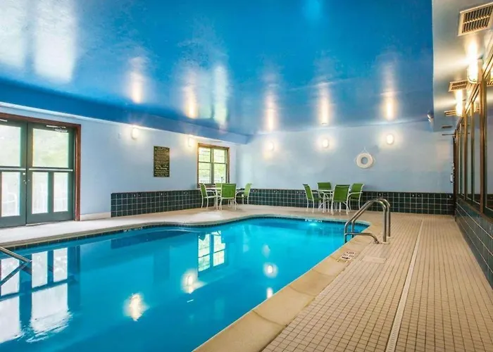 Hotel Glens Falls / Lake George
