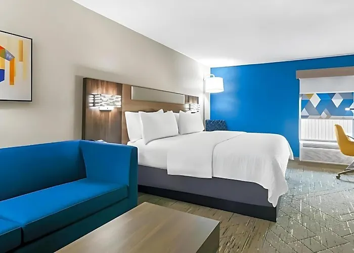 Holiday Inn Express & Suites Joplin Southeast