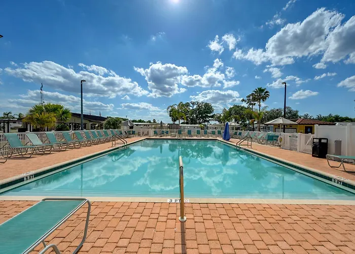 Heated Pool, Games & Socials! Zephyrhills Home