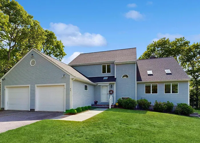 Bright Falmouth Home With Open Layout Ac & Deck