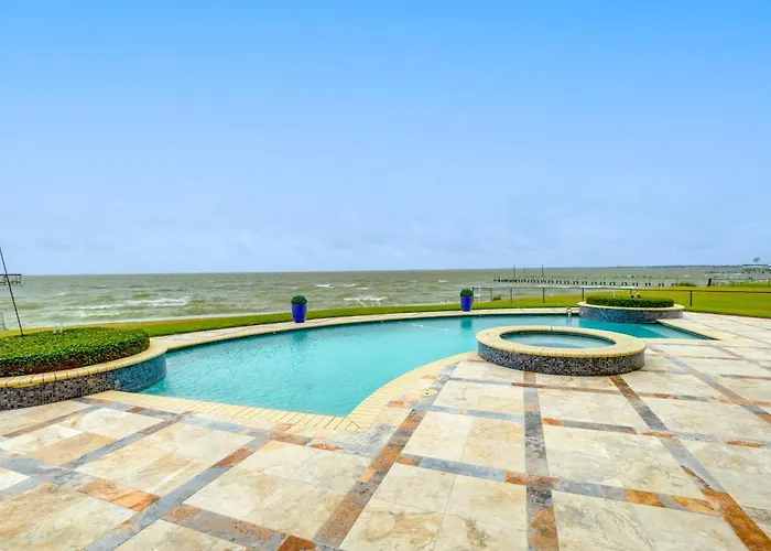 Bayfront Villa W/ Million-Dollar Views In Seabrook