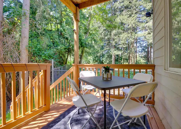 Deck W/ Forest View! Modern Pnw Getaway By Boeing