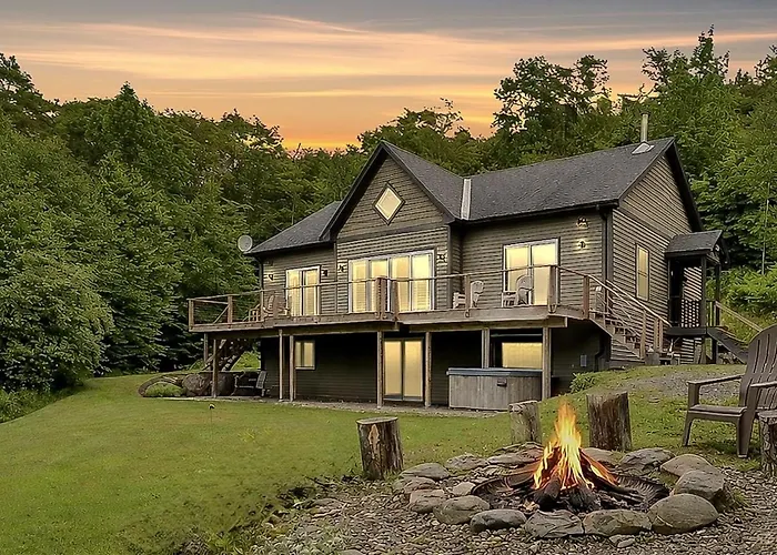 Secluded Lodge With Mt Mansfield Views And Hot Tub