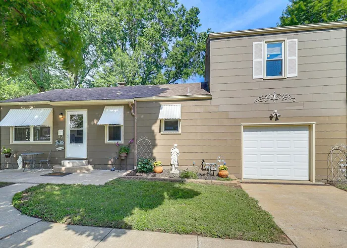 Family-Friendly Home W/ Yard, Near Arrowhead