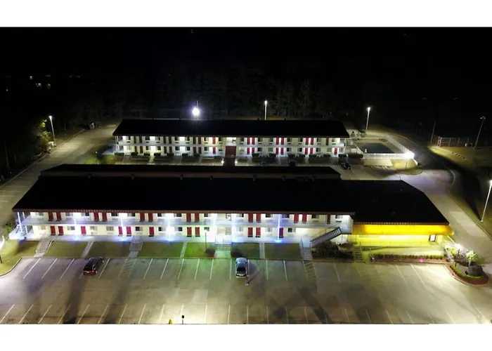 A Red Dot Inn Milledgeville