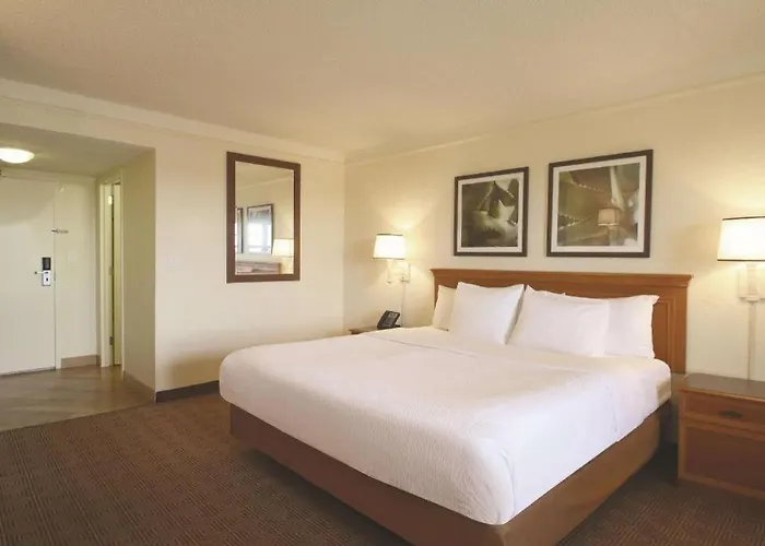 La Quinta Inn & Suites By Wyndham Coral Springs Univ Dr