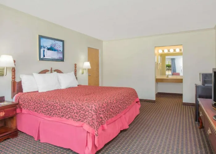 A Red Dot Inn Milledgeville