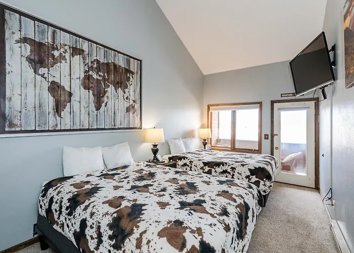 645 Silvercreek Inn Room