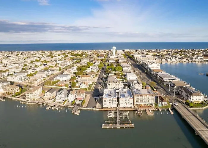 Sail Away - Bay Front Views And Walk To Town