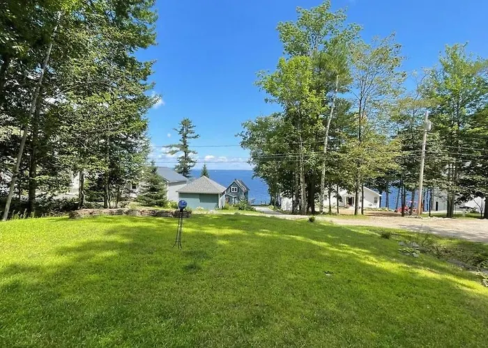 Slice Of Heaven, Steps To The Beach