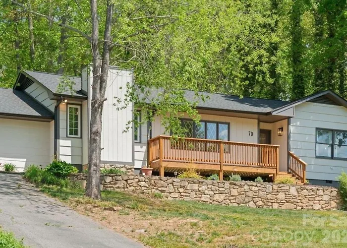 Spacious West Asheville Home- 4Bed 3Ba- Mil Suite