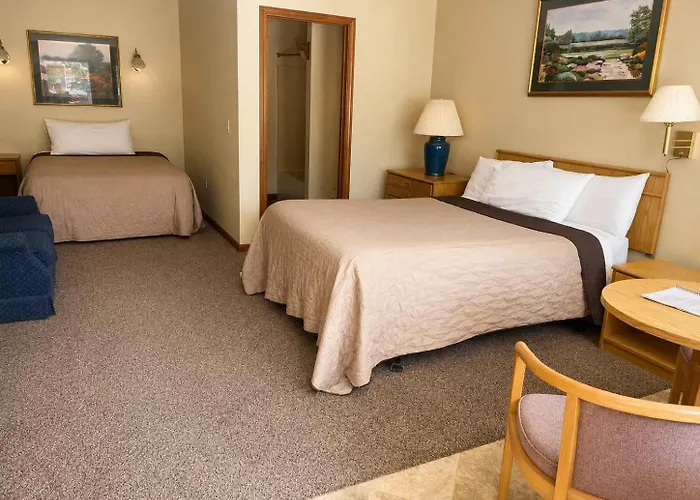 Room 29-1 Queen 1 Full Suite-Woodland Motor Lodge