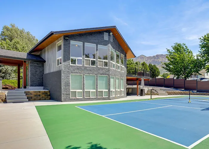 Hot Tub, Game Room, Putting Green! Ogden Oasis