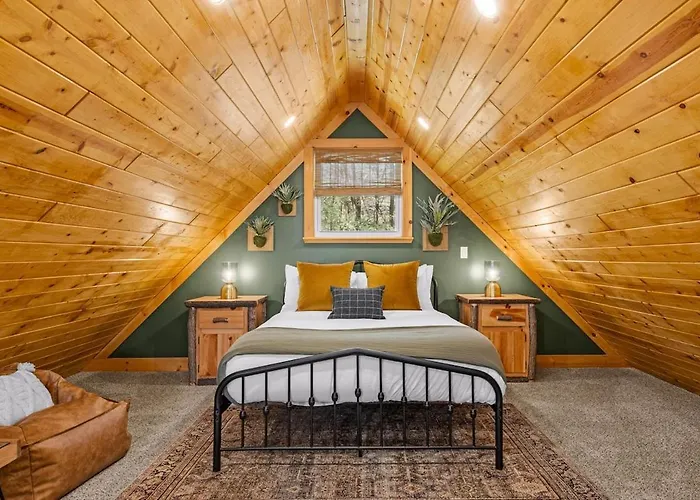 Mountain Escape, Hot Tub, Sauna, Firepit, Beach Access