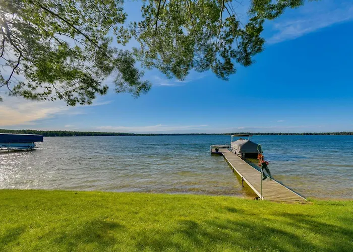 Dock Your Boat! Lakefront Lewiston Cabin