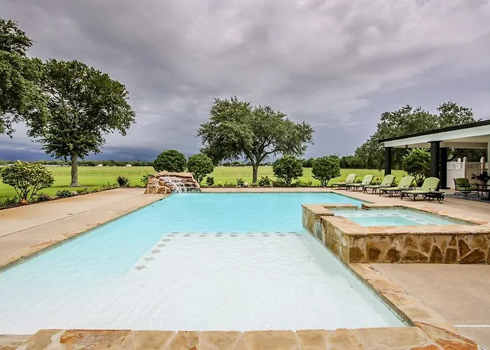 Private Luxury Pool House Retreat